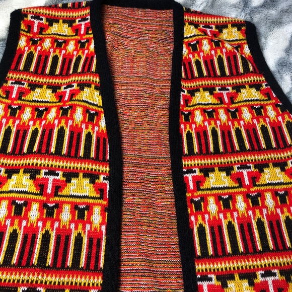 Patterned 🧶 Vest - Picture 3 of 4
